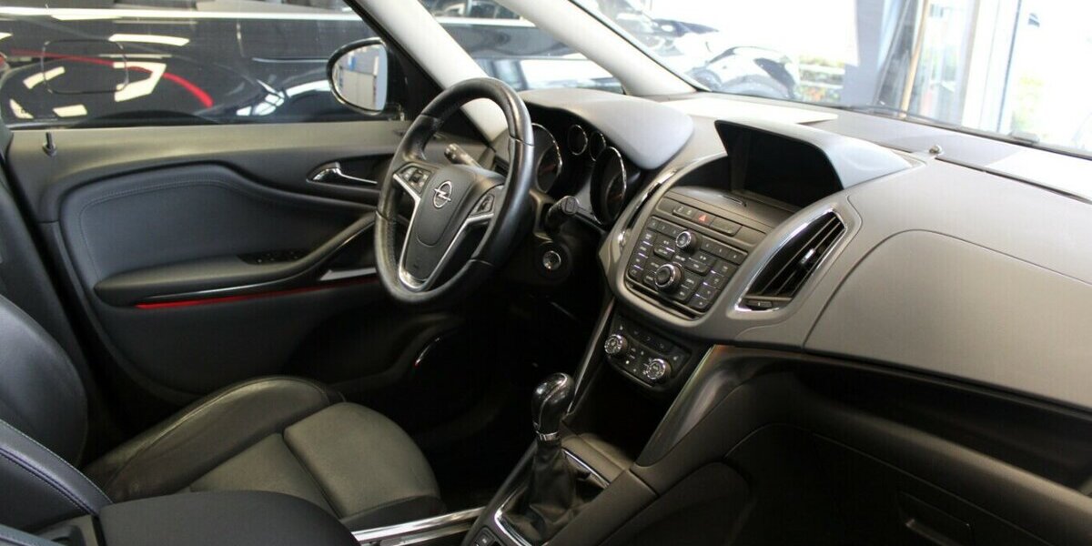 Opel Zafira Tourer 1.4 Turbo - 7-Sitzer - Panorama - AH 131.709 km 9.980 &euro; Euskirchen 53881