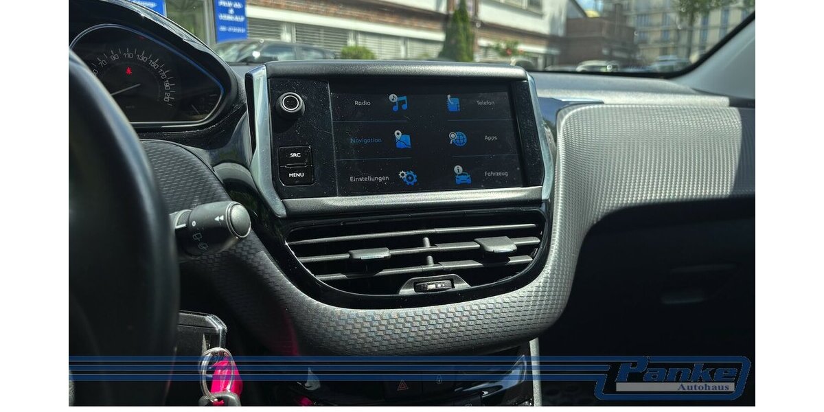 Peugeot 2008 Allure*AHK*Navi*Car-play*SHZ*LED*Tempo* 103.785 km 10.890 &euro; Berlin 13187
