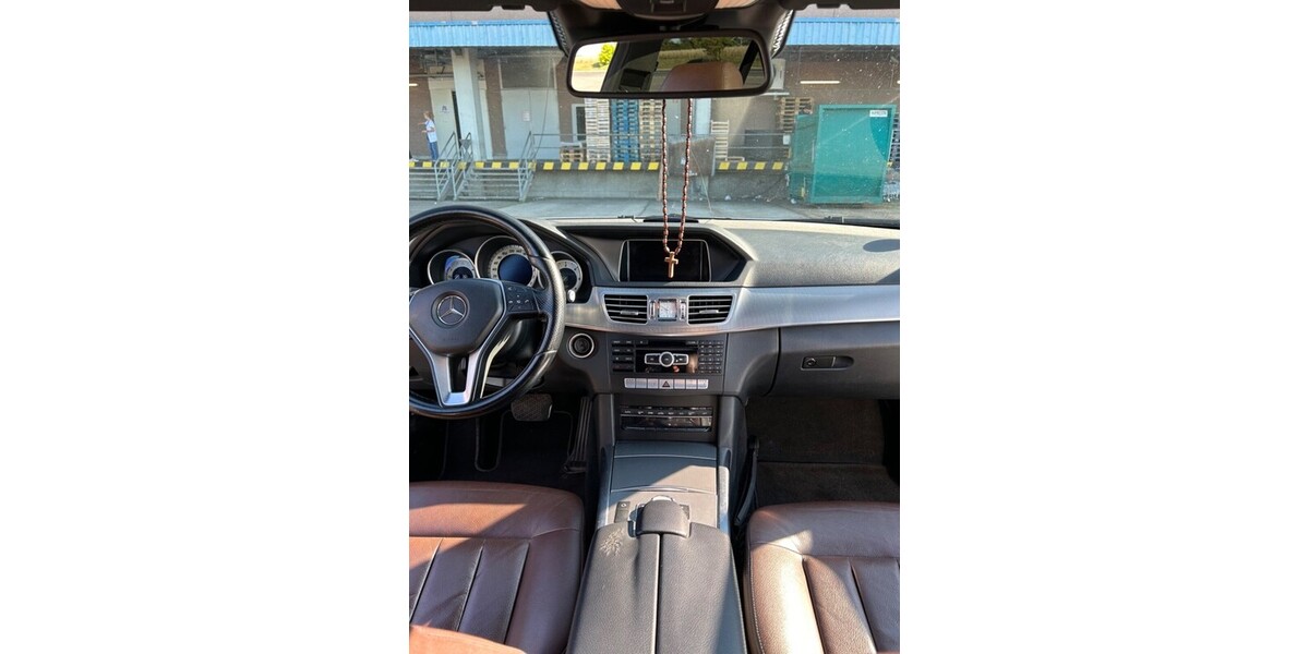 Mercedes-Benz E 300 334.500 km 14.500 &euro; Berlin 10178