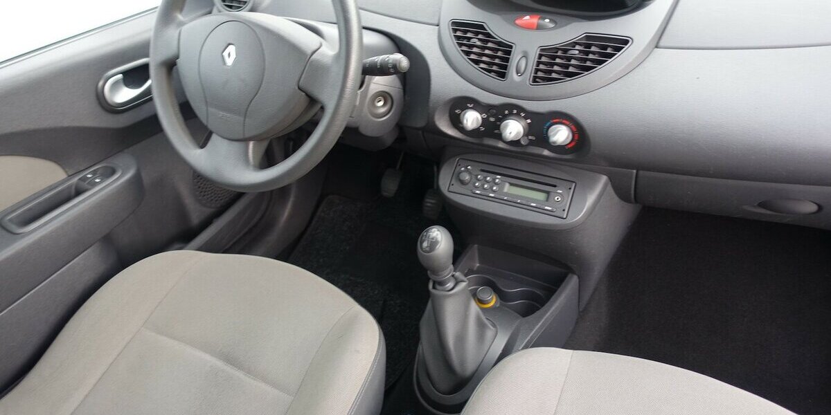 Renault Twingo Authentique §10/27 R/CD ZV-FB Servo ABS 132.700 km 2.300 &euro; Neumarkt/OPf 92318