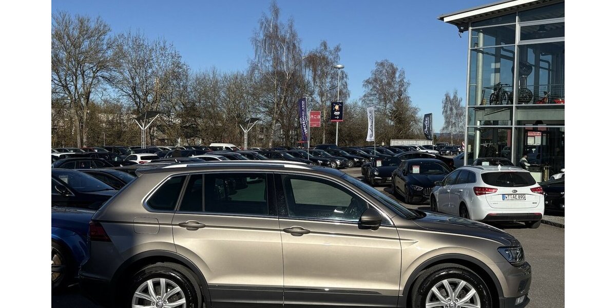 VW Tiguan 2.0 TDI HIGHLINE/4x4/PANO/STANDHEIZUNG 137.501 km 19.800 &euro; Villingen-Schwenningen 78054