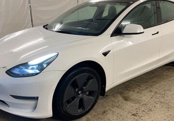 Tesla Model 3 41.700 km 29.450 &euro; Steinbach-Hallenberg OT Herges-Hallenberg 98587
