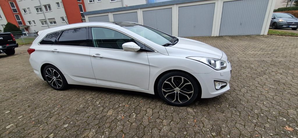 Hyundai i40 186.000 km 7.300 &euro; Lahr 77933