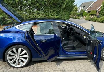 Tesla Model S 54.215 km 28.900 &euro; Raguhn-Jeßnitz 06779