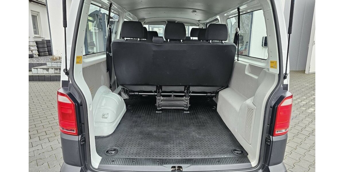 VW T6 Transporter 2.0 TDI lang 9-Sitzer AHK PDC 165.990 km 19.990 &euro; Löhne 32584