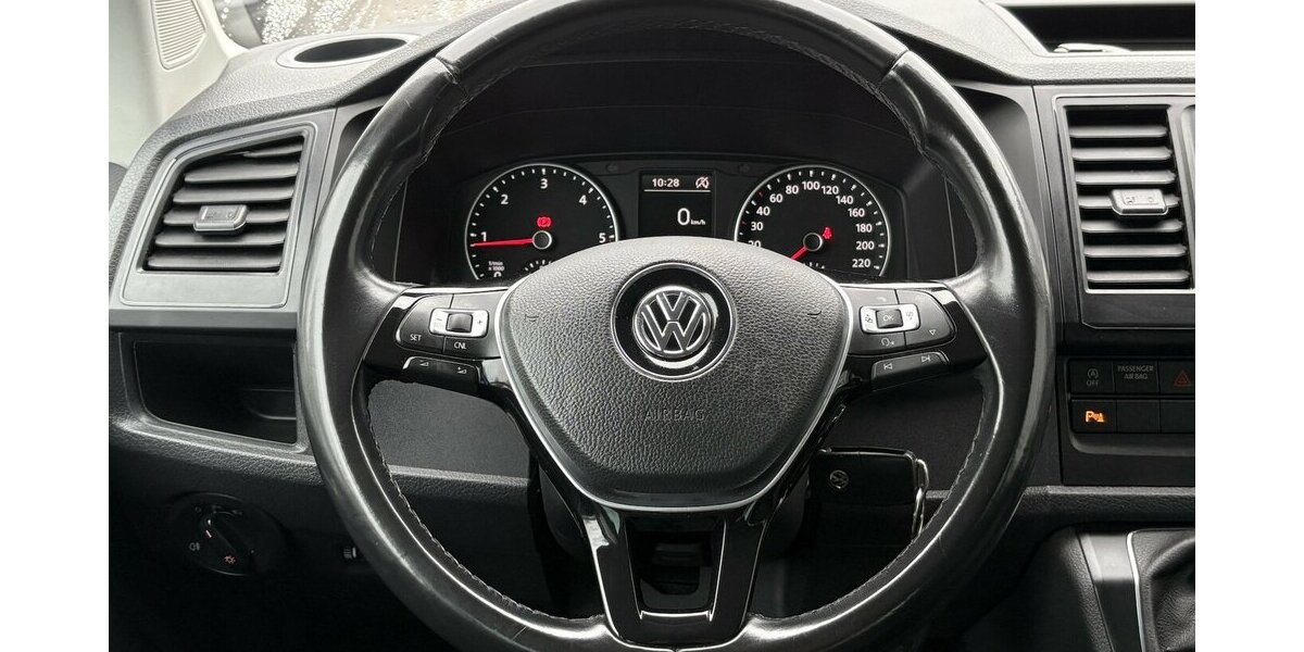 VW T6 Multivan Trendline SHZ/AHK/7.SITZ/TEMPOMAT 123.500 km 27.900 &euro; Villingen-Schwenningen 78054