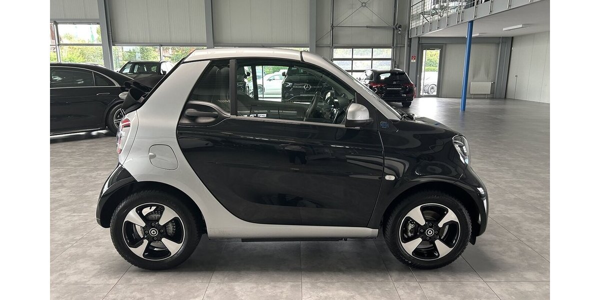 Smart ForTwo EQ CABRIO EXCLUSIVE-22KW-RÜCKFAHRKAMERA! 13.660 km 18.249 &euro; Groß-Umstadt 64823