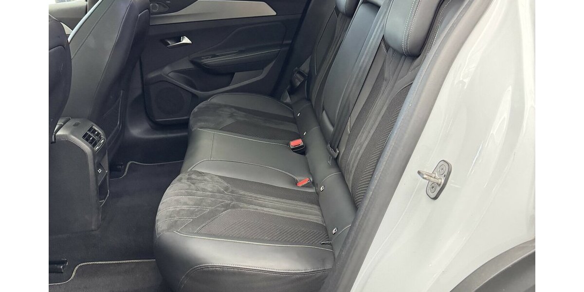 Peugeot 408 GT 130 PureTech EAT8 Focal Panodach 32.000 km 24.370 &euro; Lich 35423