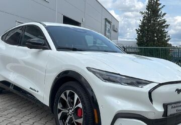 Ford Mustang Mach-E 5.200 km 41.900 &euro; Hoyerswerda 02977