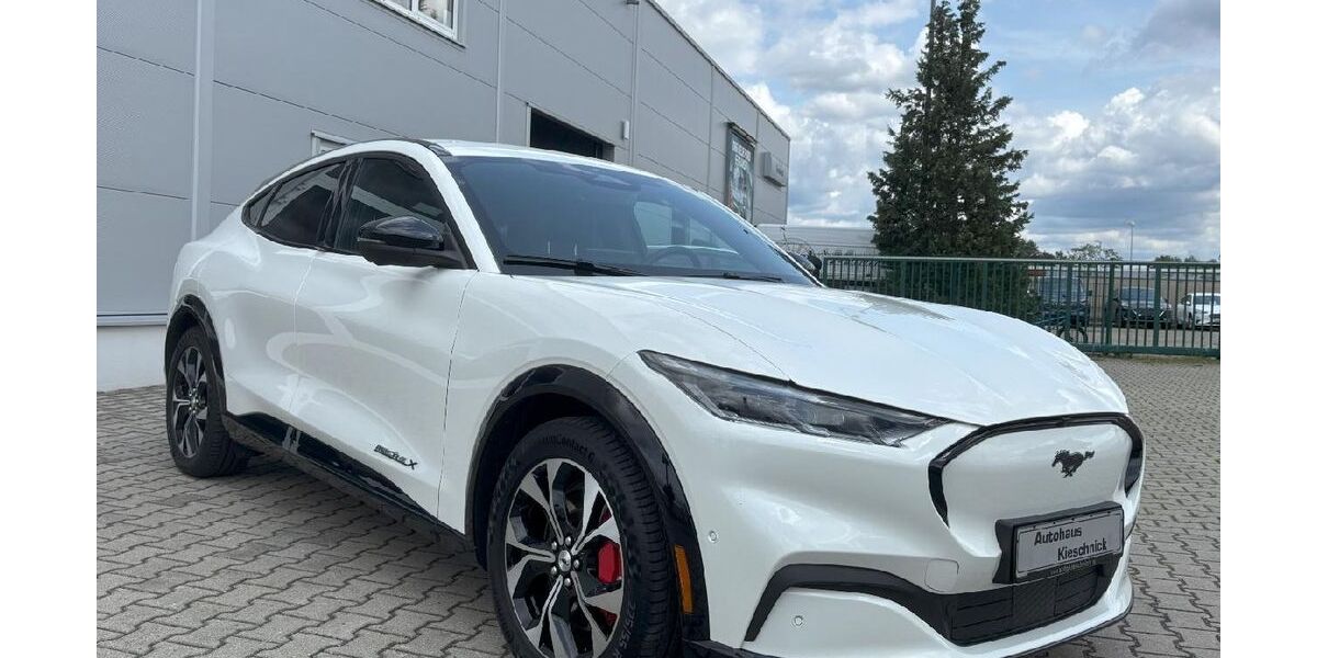 Ford Mustang Mach-E 5.200 km 41.900 &euro; Hoyerswerda 02977