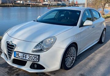 Alfa Romeo Giulietta 175.000 km 6.400 &euro; Lübeck 23568