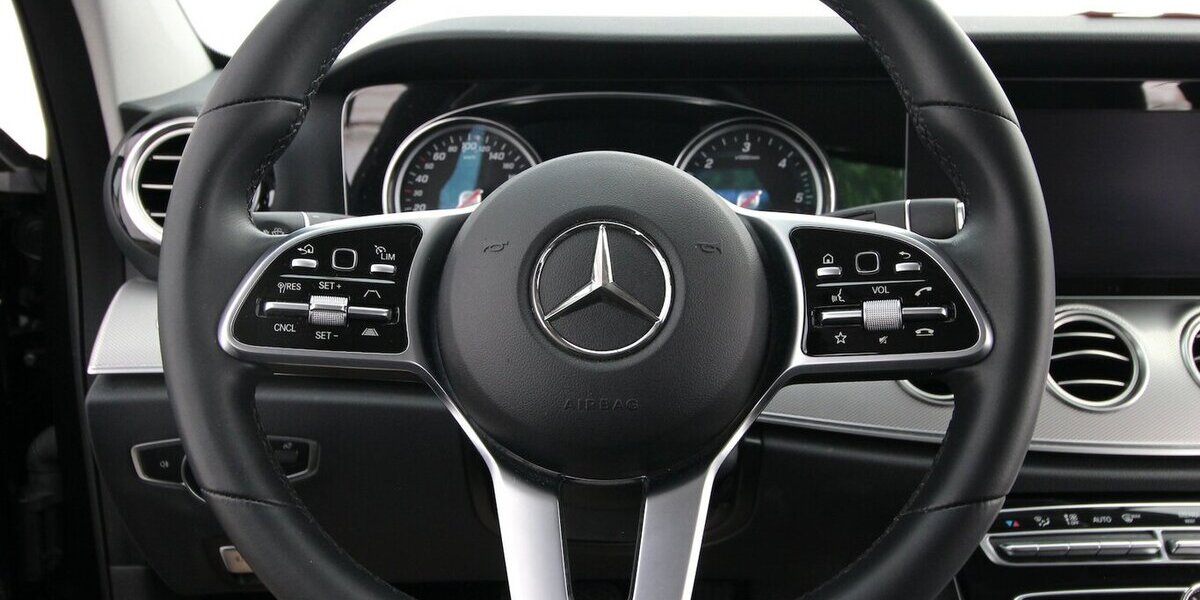 Mercedes-Benz E 220 d Avantgarde NAVI+LED+KAMERA+STANDHEIZUNG 29.693 km 36.900 &euro; Hagenow 19230