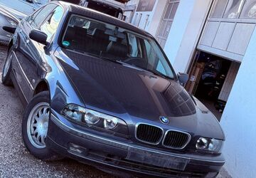 BMW 523 299.000 km 3.499 &euro; Seifriedswörth 84189