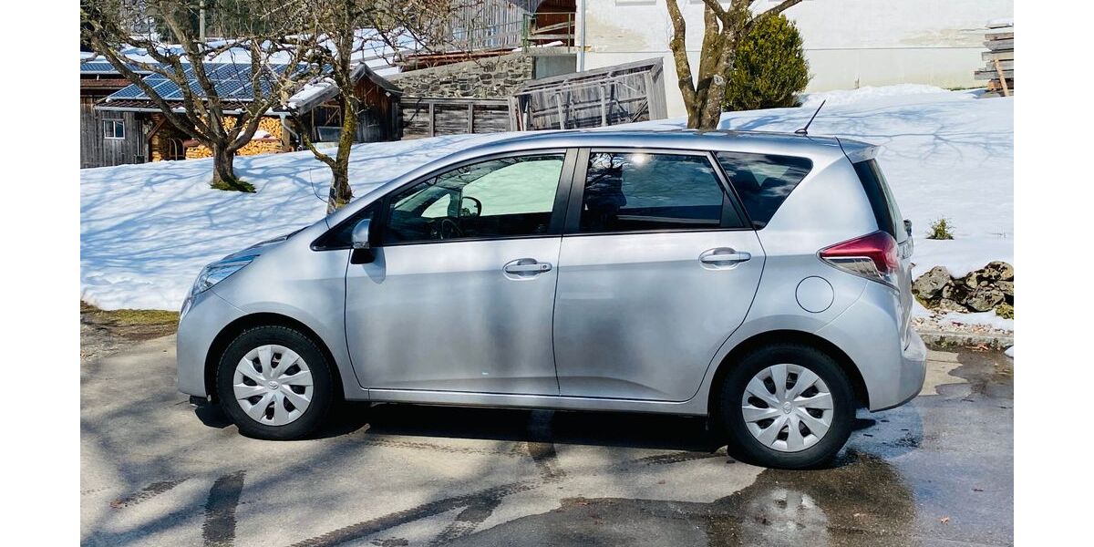 Toyota Verso-S 64.272 km 8.500 &euro; Eisenberg 87637