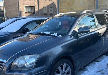 Toyota Avensis 251.000 km 1.900 &euro; zwickau 08064