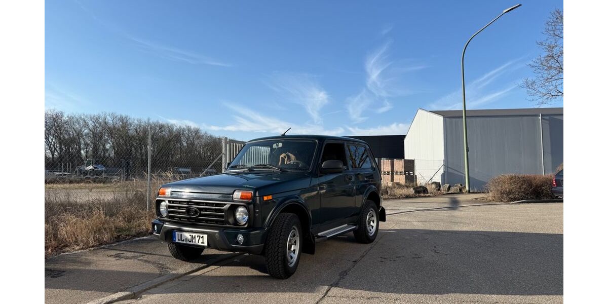 Lada Niva 17.000 km 15.999 &euro; Ulm 89077