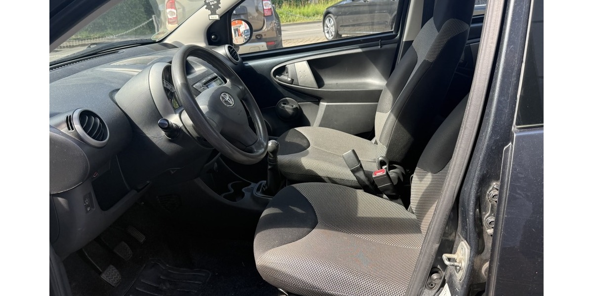 Toyota Aygo HU Dezember 2026 Cool 124.800 km 1.990 &euro; Koblenz 56070