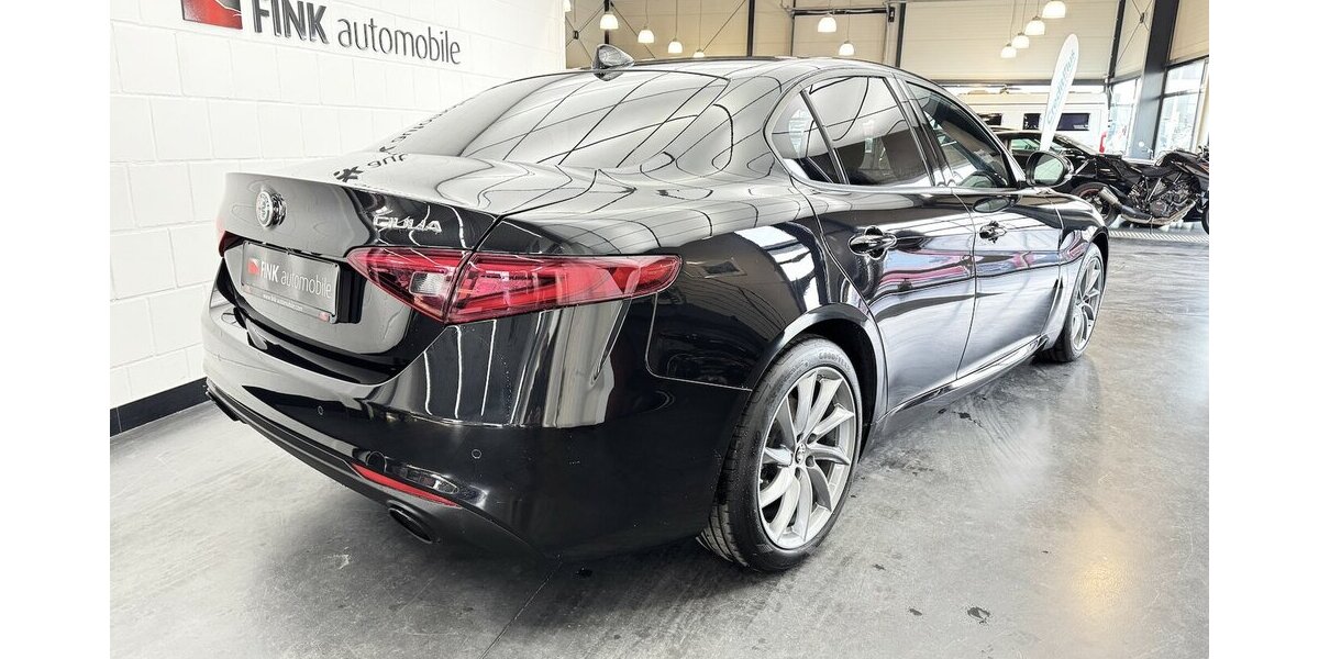 Alfa Romeo Giulia 2.0 Sprint Turbo 16V Xenon Leder Carplay 23.400 km 28.740 &euro; Lich 35423
