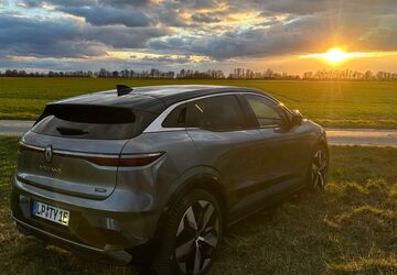 Renault Megane E-TECH 19.400 km 23.800 &euro; Erwitte 59597