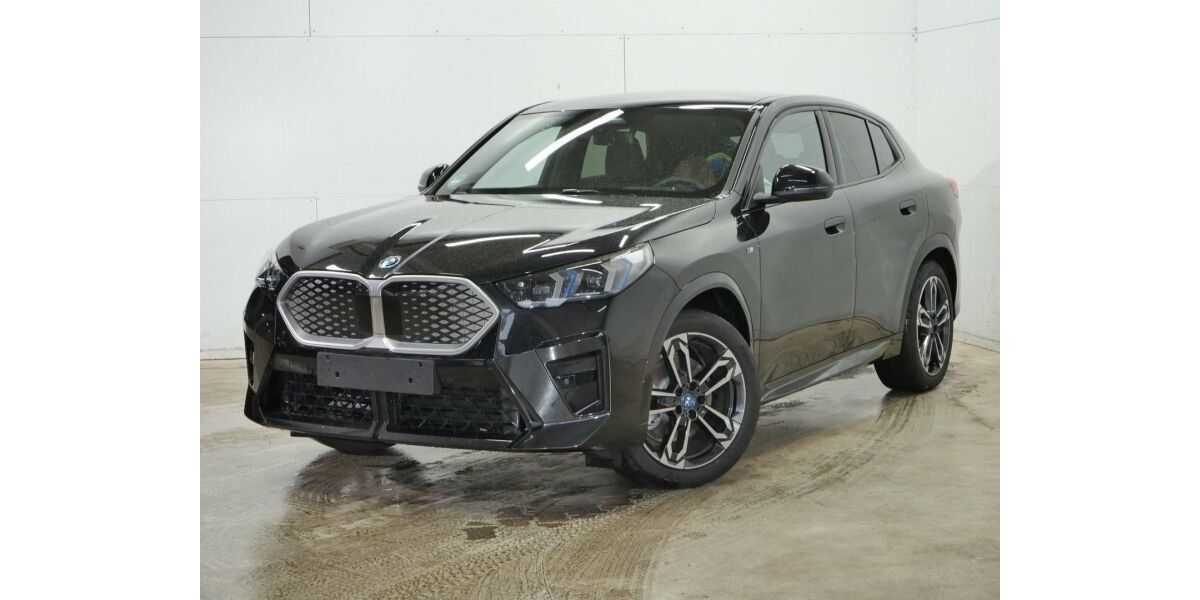 BMW iX2 15.900 km 51.220 &euro; Paderborn 33100
