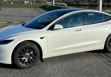 Tesla Model 3 26.000 km 43.900 &euro; Wolfsburg, Stadt 38442