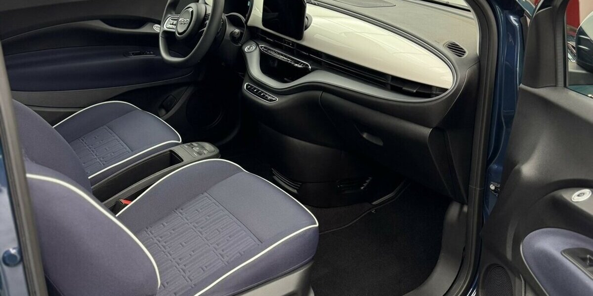 Fiat 500e Action Carplay Android Automatik 1.Hand 26.891 km 13.440 &euro; Lich 35423