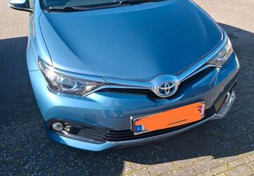 Toyota Auris 121.000 km 11.799 &euro; Stipshausen 55758