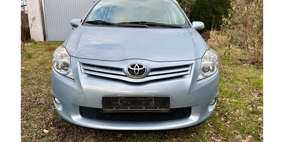 Toyota Auris 107.829 km 6.500 &euro; Halle 06132