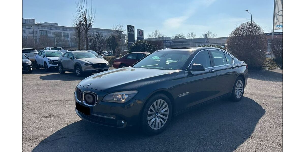 BMW 740 251.810 km 12.499 &euro; Regensburg 93055