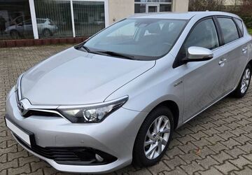 Toyota Auris 37.116 km 15.590 &euro; Burg 39288