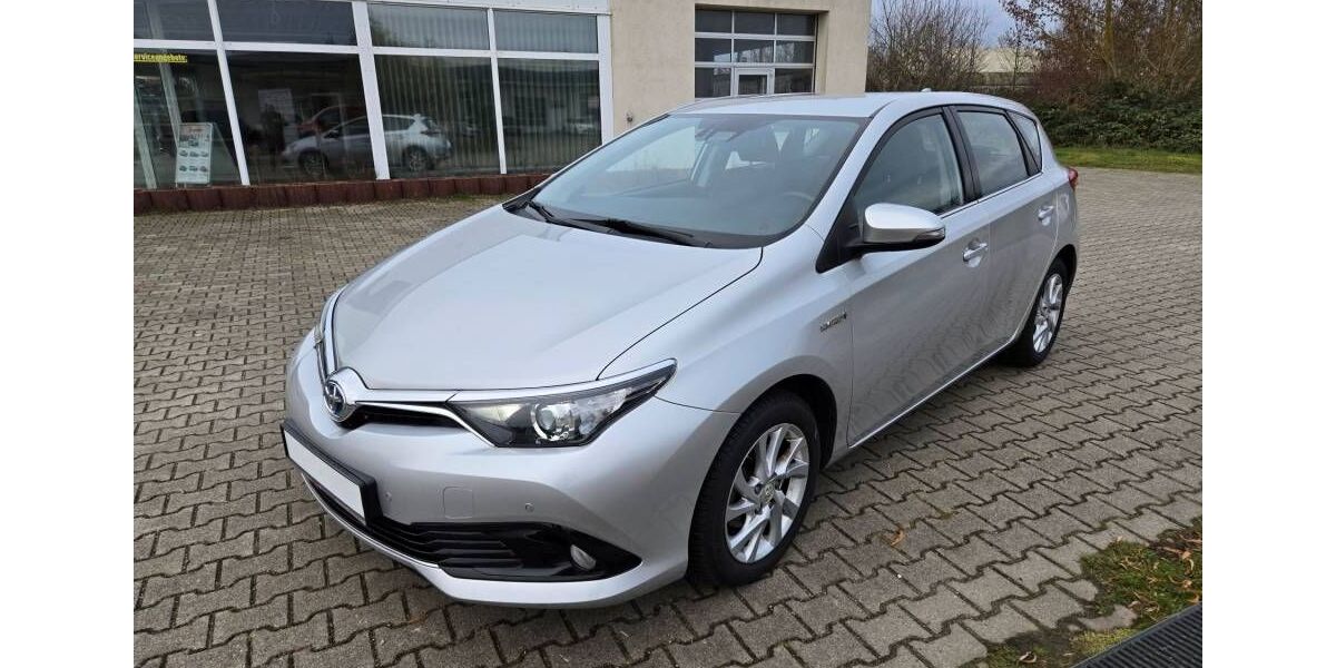 Toyota Auris 37.116 km 15.590 &euro; Burg 39288