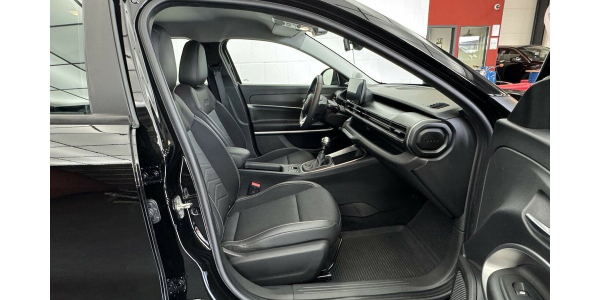 Jeep Avenger 1.2 Altitude Kamera JBL Soundsystem 55.570 km 16.320 &euro; Lich 35423