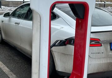 Tesla Model S 233.000 km 17.299 &euro; Berlin 14057