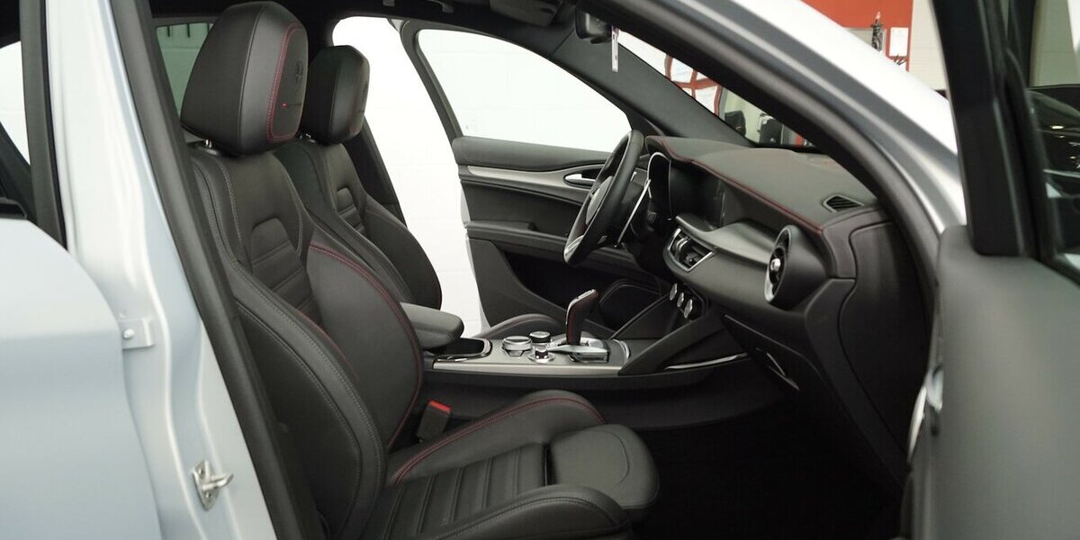 Alfa Romeo Stelvio 2.2 D Competizione Q4 ALLRAD LEDER AHK 42.000 km 39.989 &euro; Lich 35423