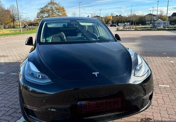 Tesla Model Y 65.000 km 34.600 &euro; Kiel 24105