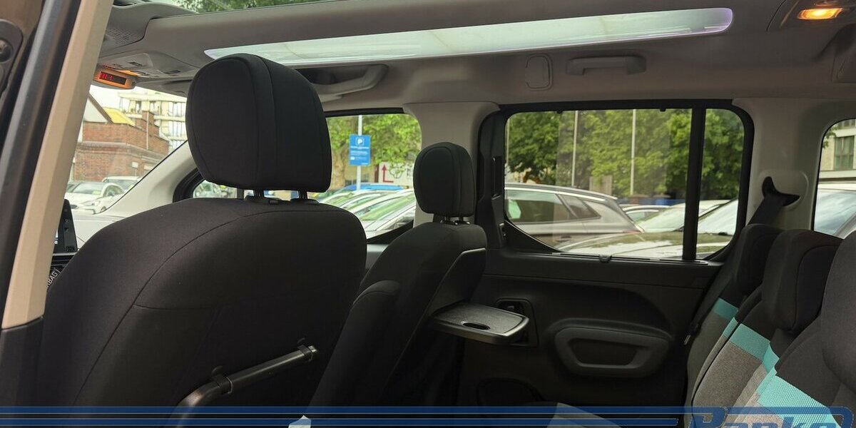 Citroen Berlingo Shine M 130*Pano*SHZ*DAB*NAV*KEYL.*TotW 87.475 km 15.890 &euro; Berlin 13187