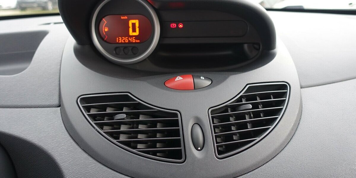Renault Twingo Authentique §10/27 R/CD ZV-FB Servo ABS 132.700 km 2.300 &euro; Neumarkt/OPf 92318