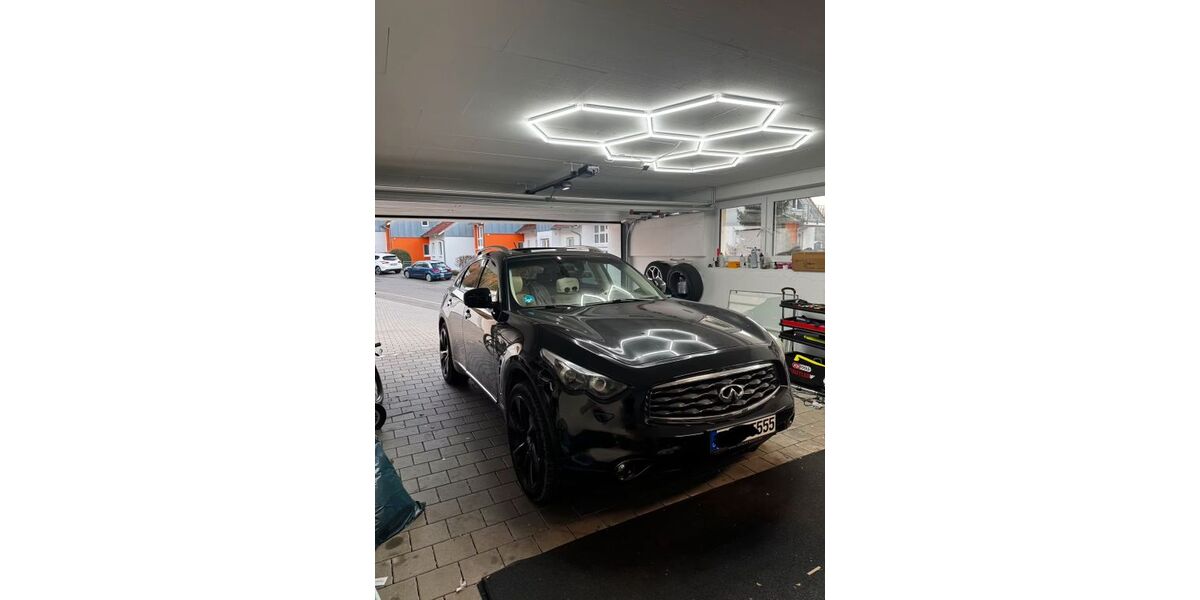 INFINITI FX 215.000 km 9.090 &euro; Regensburg 93047