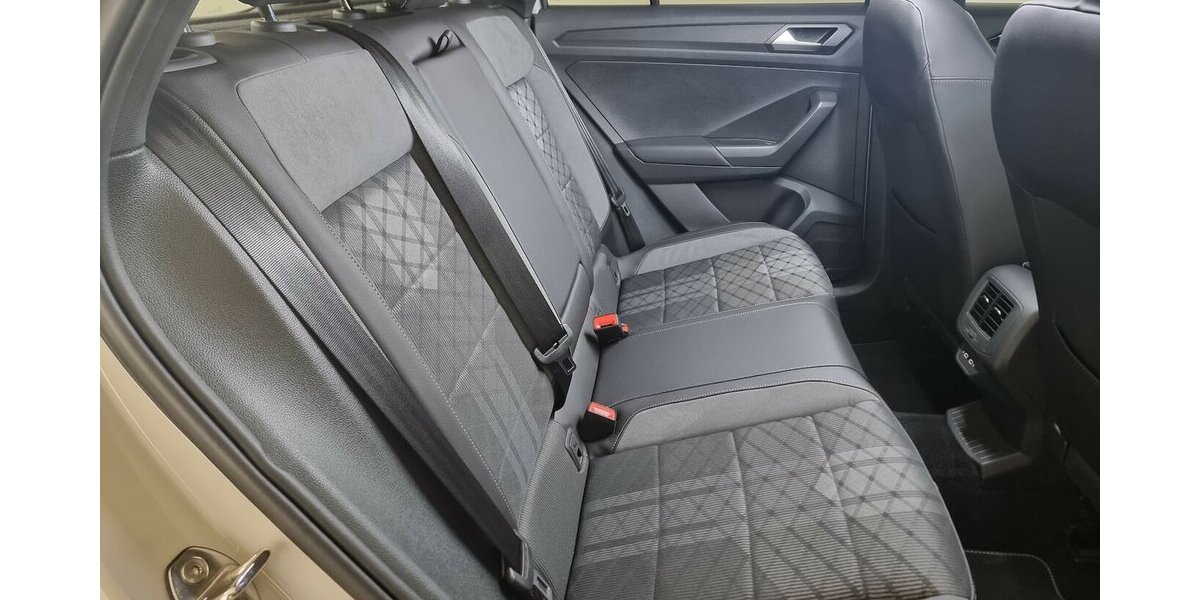 VW T-Roc R-Line 2025 LED-Matrix IQ Kamera VIC DSG 30.400 km 27.500 &euro; Garrel 49681