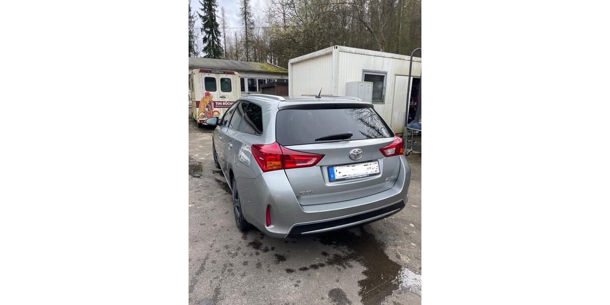 Toyota Auris Touring 155.000 km 7.300 &euro; Siegen 57072