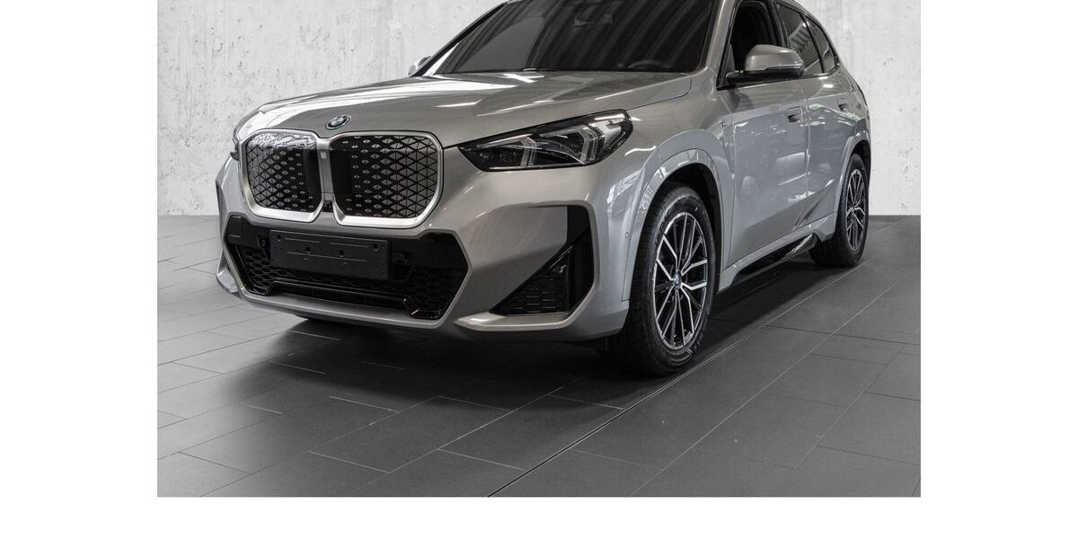 BMW iX1 5.900 km 48.140 &euro; Hilden 40721