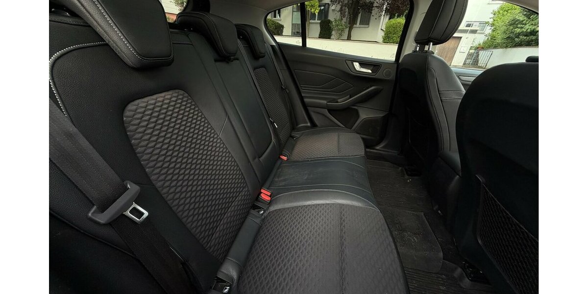 Ford Focus Titanium Lim. Head-Up Panorama 155.000 km 6.990 &euro; Neckarsulm 74172