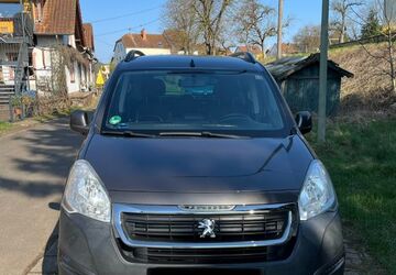 Peugeot Partner Tepee 187.000 km 7.900 &euro; Losheim am See 66679