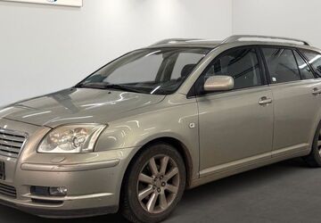 Toyota Avensis 176.304 km 2.399 &euro; Berlin 12681