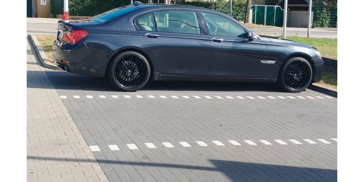 BMW 740 228.000 km 14.900 &euro; Großbeeren 14979