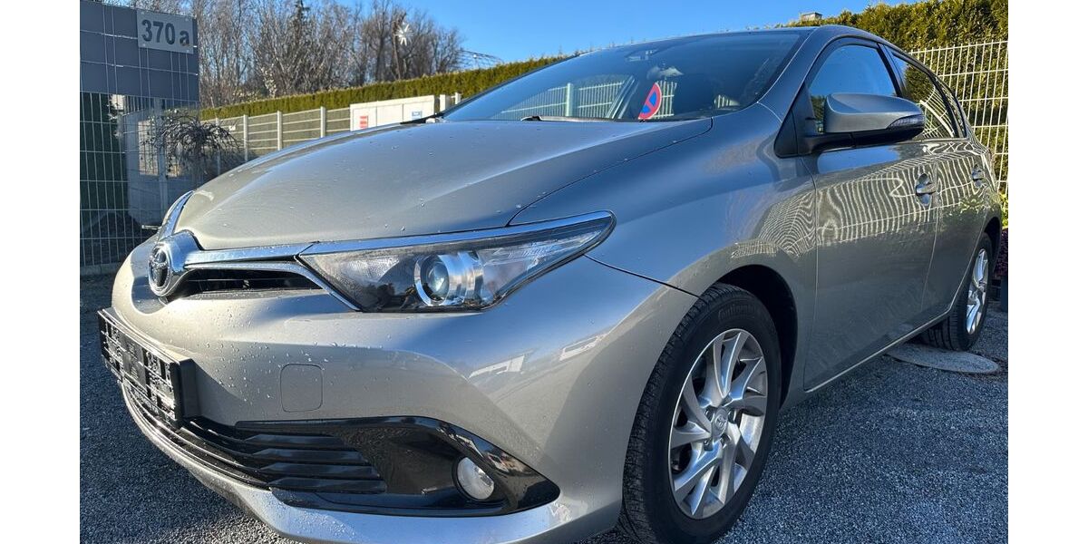 Toyota Auris 90.000 km 12.000 &euro; Dresden 01259