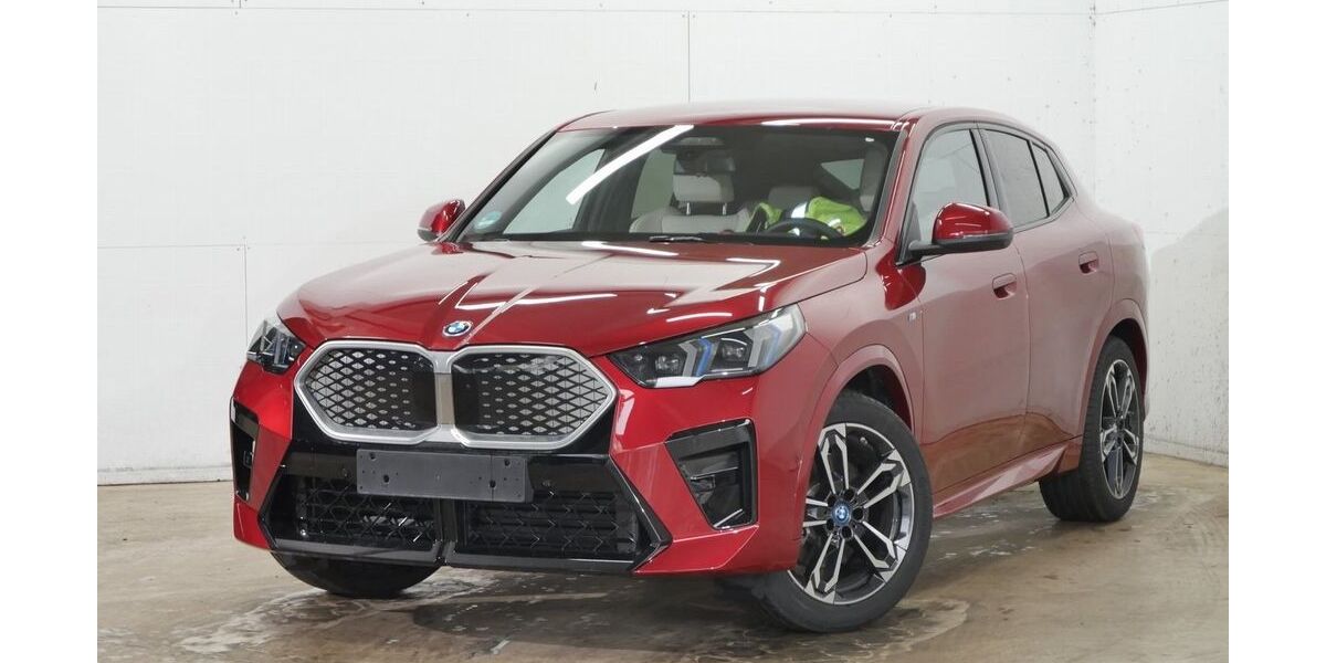 BMW iX2 9.900 km 50.890 &euro; Oberhaching bei München 82041