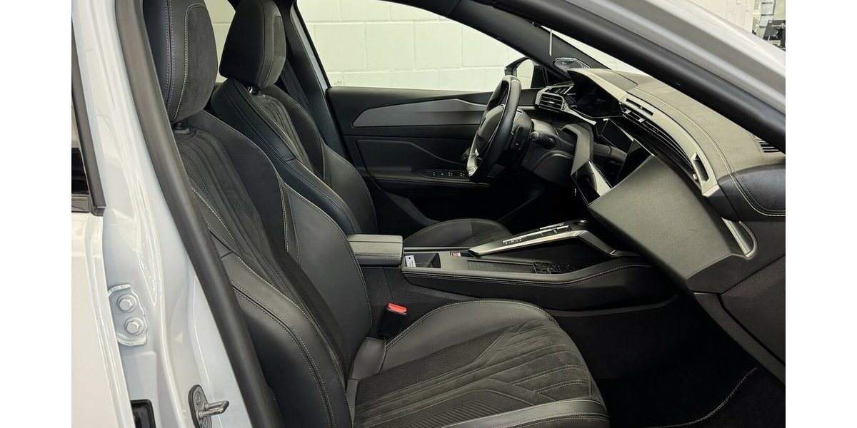 Peugeot 408 GT 130 PureTech EAT8 Focal Panodach 32.000 km 24.370 &euro; Lich 35423