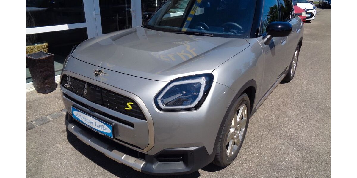 Mini Countryman SE (Cooper) 6.850 km 37.985 &euro; Augsburg 86179