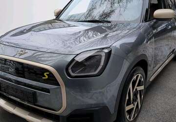 Mini Countryman SE All4 2.089 km 47.296 &euro; München 80788
